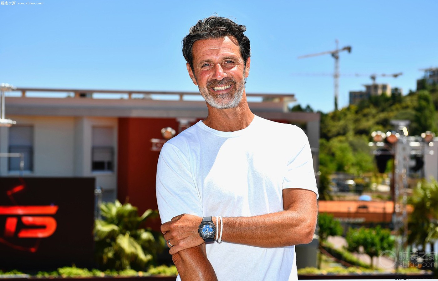 中的强硬立 中的强硬立