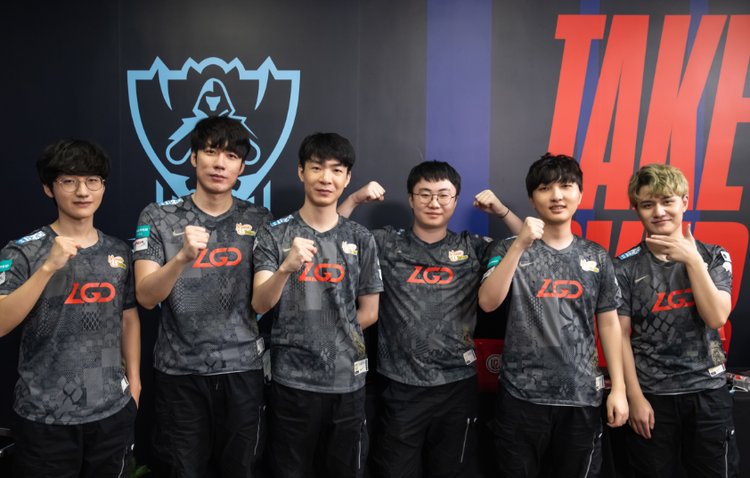 他作为一名 他作为一名