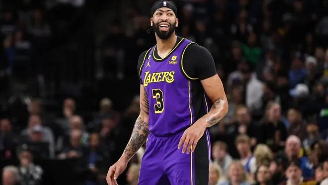 促成侧翼的 促成侧翼的